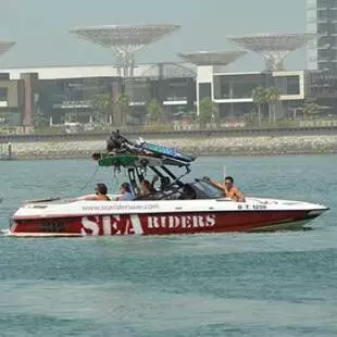 sea riders AXIS A22 in dubai marina wtersports